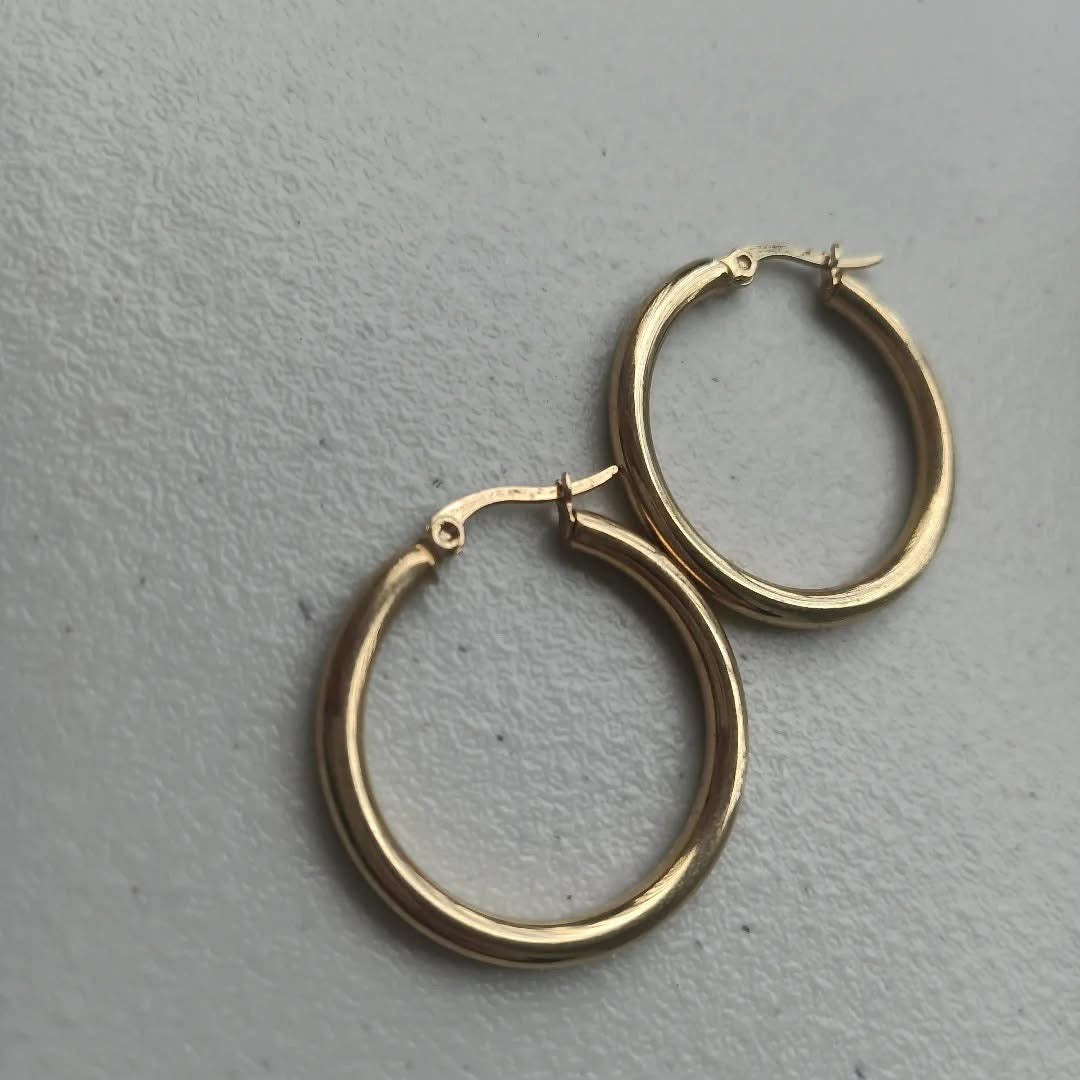 CLASSIC MEDIUM HOOPS