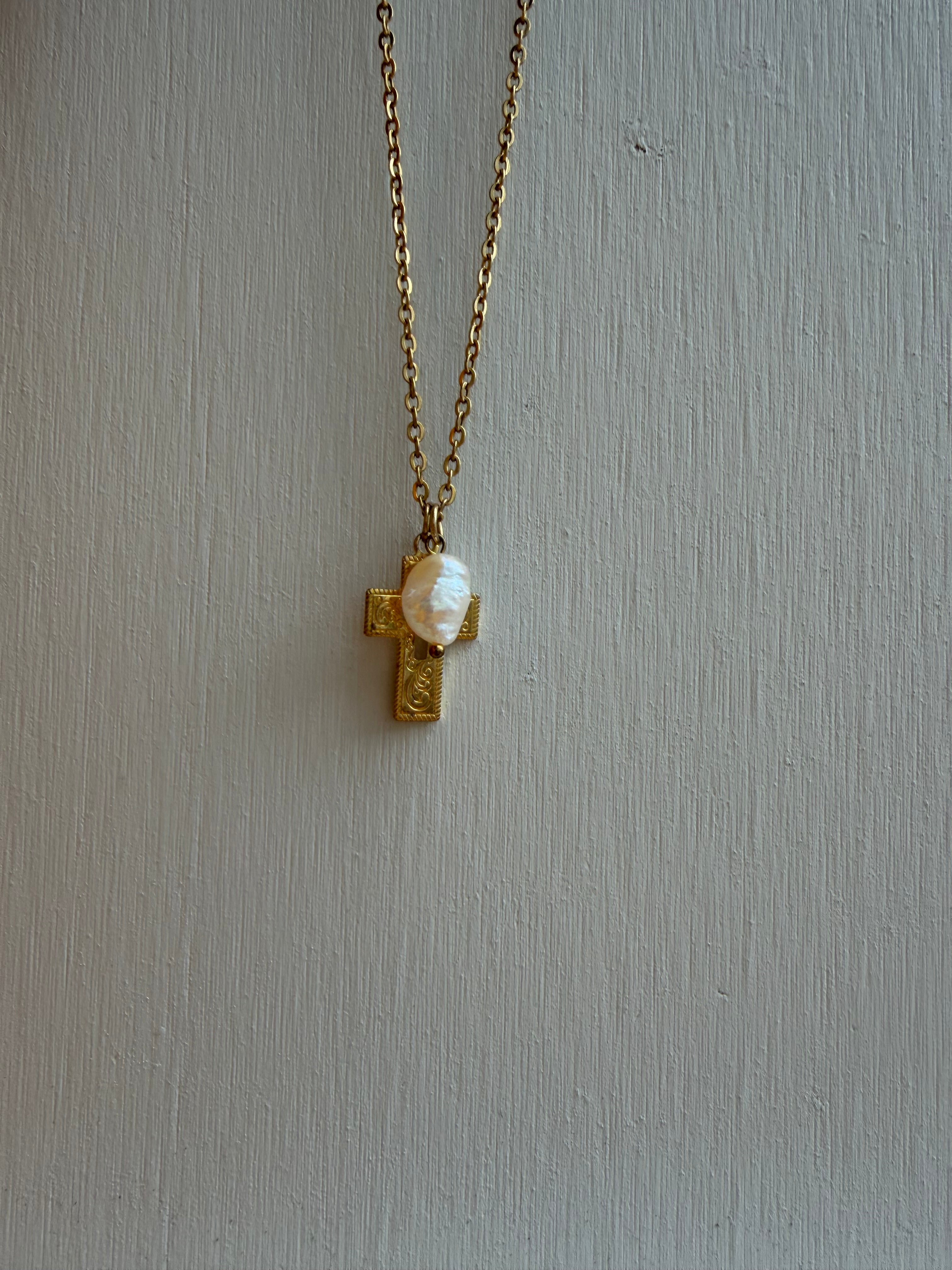 CROSS NECKLACE