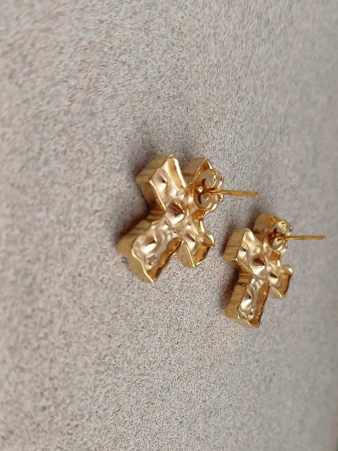 GOLD CHUNKY CROSS EARRINGS