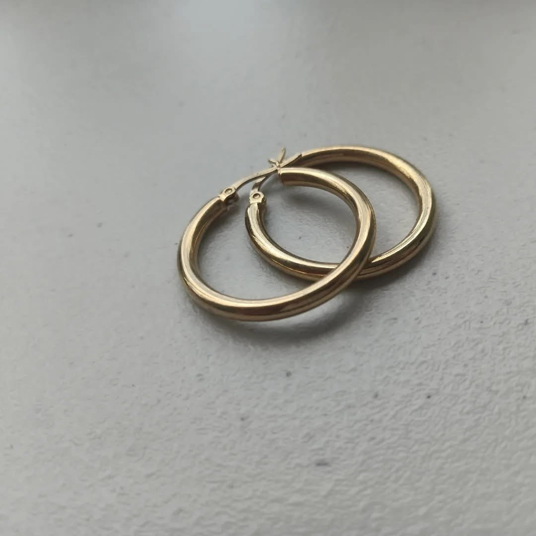 CLASSIC MEDIUM HOOPS