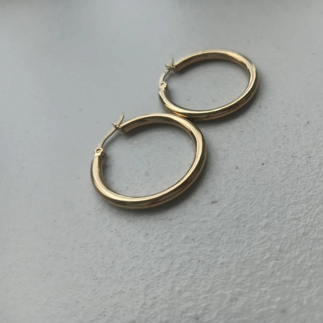 CLASSIC MEDIUM HOOPS