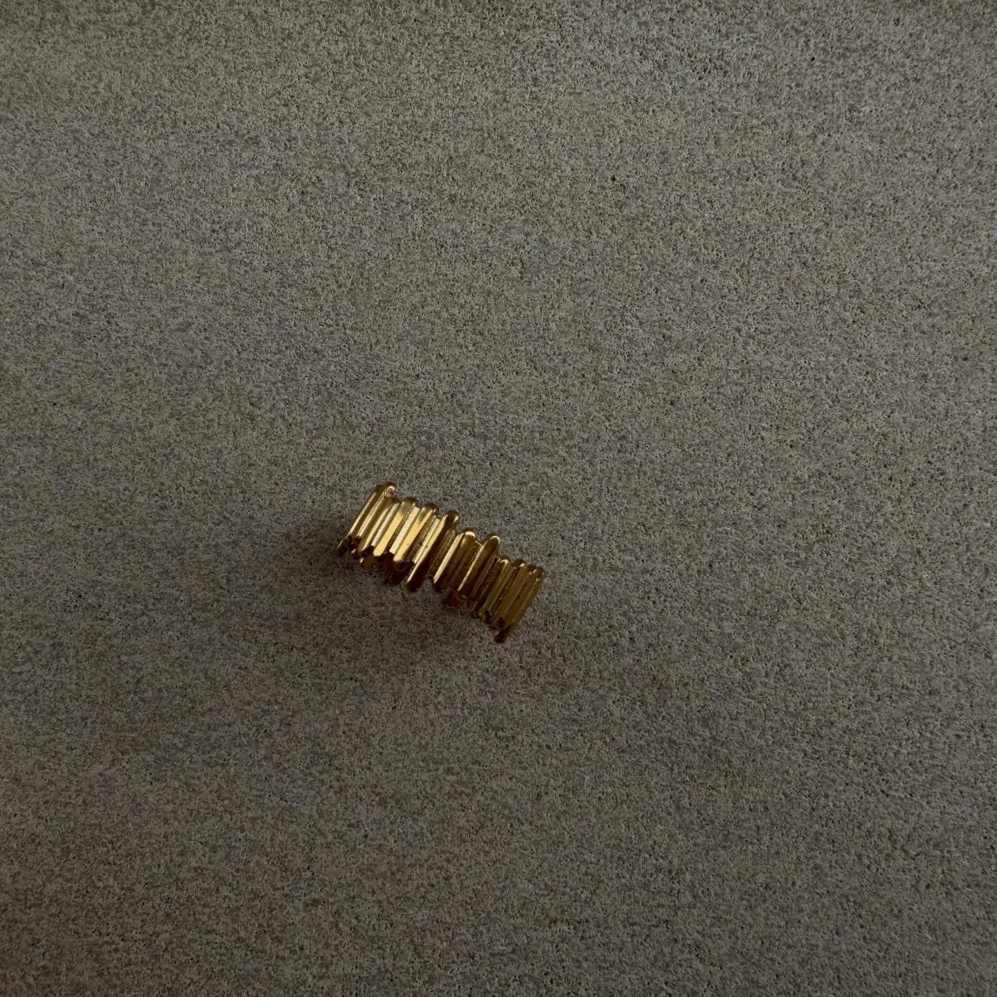 GOLDEN RAY RING